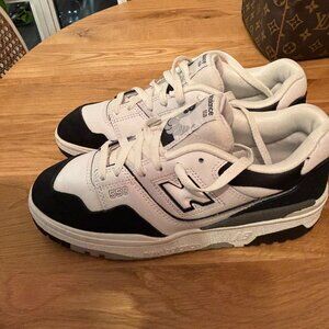 BRAND NEW NEVER WORN NEW BALANCE 550s